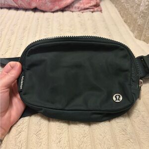 lululemon athletica Dark Green 1L Belt Bag
